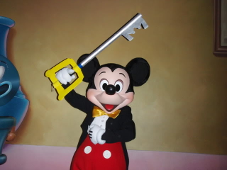 Illustration for article titled The Kingdom Hearts Keyblade Takes Disneyland